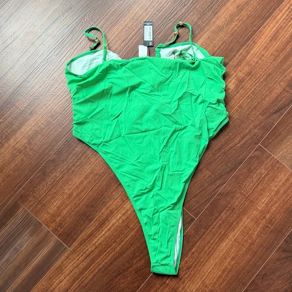 NWT PRETTYLITTLETHING Plus Green Bead Detail Ruched Cut Out Swimsuit - Picture 4 of 5